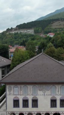 UNESCO 'daki Bosna-Hersek kültür mirası, Alaca Camii' nin hava aracı görüntüsü, Osmanlı yapımı tarihi caminin tavanı ve minaresi