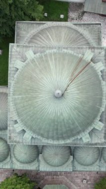 Saraybosna, Saraybosna 'daki tarihi Gazi Husrevbeg Camii' nin havadan görüşü. Yüksek Kalite Görüntü