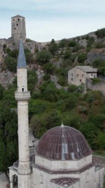 Pocitelj Şatosu, Neretva Nehri ve Sisman Ithe Pasha Camii 'nin doğal tarihi manzarası