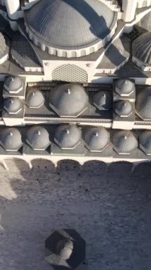 İstanbul 'un Uskudar kentindeki Osmanlı tarihi antik tarzı modern Türk Müslüman Camii, Türkiye' nin Camlica Camii hava görüşü