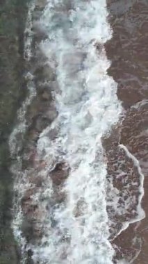 Okyanus dalgaları, okyanus dalgaları drone görüntüsü. Yüksek kaliteli görüntüler