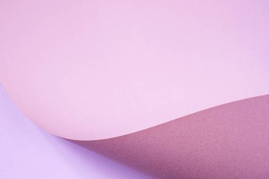 Büyük bir pembe karton kaplama..