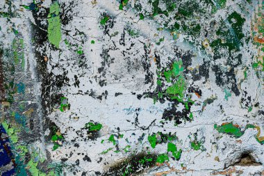 Arka plan olarak bir şehir sokağının duvarına yazılan grafitiden soyutlama.