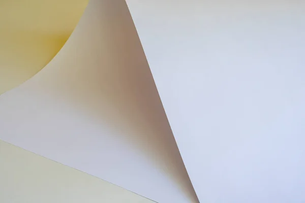 Большой Лист Белой Бумаги Желтом Фоне — стоковое фото