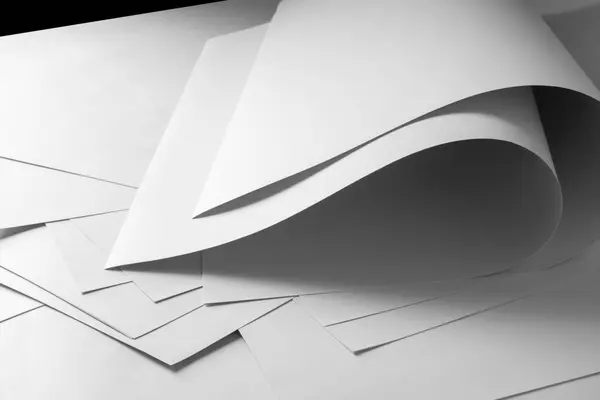 Большие Листы Белой Бумаги Черно Белое Изображение — стоковое фото