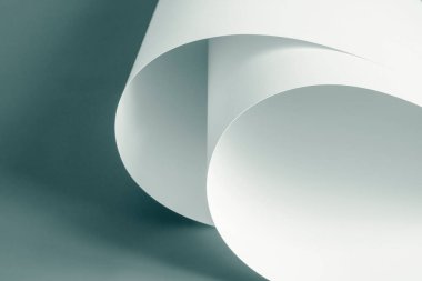 Siyah beyaz kağıtlar..