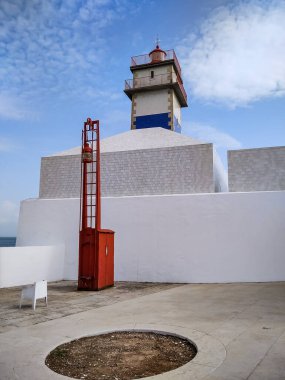 Farol de Santa Marta deniz feneri Cascais, Portekiz 'de bir müzedir ve aynı zamanda aktif bir deniz feneridir..