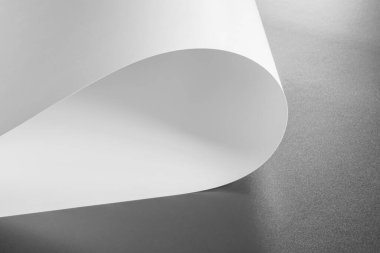 Siyah beyaz büyük bir sayfa..