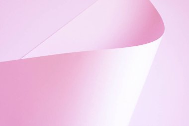 Yumuşak pembe pastel renkte katlanmış bir kağıt..