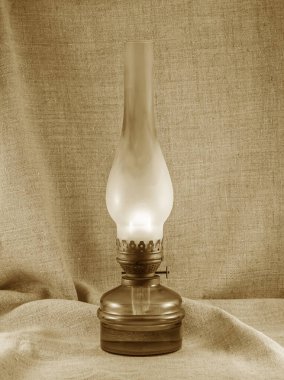 Cam bir ampulde eski bir gaz lambası. Vintage renk resmi.