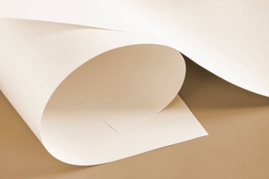 Sıcak mahsul renginde kağıtlar..