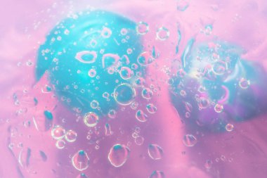 Mavi ve pembe tonlarda soyutlama.