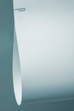  Çeşitli yaratıcı çözümler için arka plan olarak soğuk tonlu kağıt kağıtlar.