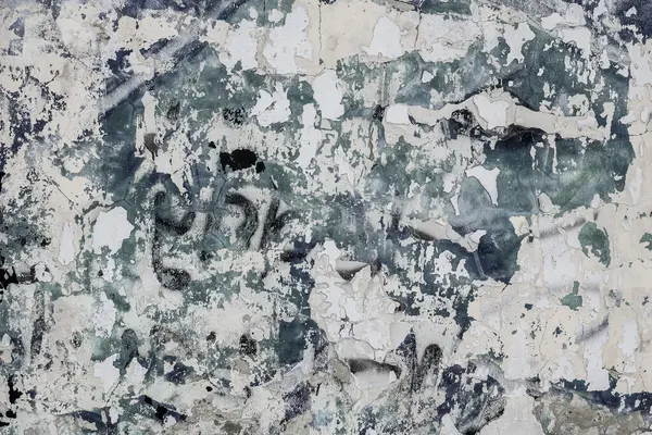  Şehir duvarına yazılan grafitilerin soyutlanması. Renkli soyut arka plan. Eski, çatlak, arka plan olarak duvardaki boyayı soyuyordum. Tarafsız, sakin renklerde soyut bir arka plan..