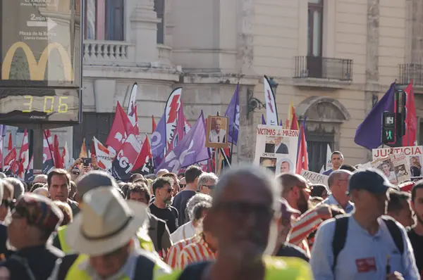 Valencia, İspanya - 29 Mayıs - 2025. Gösteri ve genel grev Başkan Valencia Mazon 'un istifasını talep ediyor..