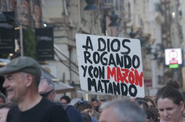 Valencia, İspanya - 29 Mayıs - 2025. Gösteri ve genel grev Valencia Başkanı Valencia Mazon 'un istifasını talep ediyor..