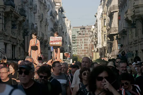 Valencia, İspanya - 29 Mayıs - 2025. Gösteri ve genel grev Başkan Valencia Mazon 'un istifasını talep ediyor..