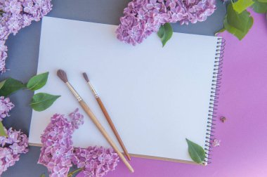 Leylak çiçekli ve fırçalı boş defter listesi