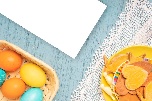 Biała Lista Pustych Papieru Wielkanocnych Kolorowych Jaj Ciasteczka Domowej Roboty — Zdjęcie stockowe