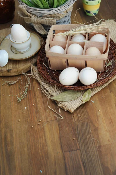 Huevos Pollo Crudos Orgánicos Caja Huevo Natural Sobre Fondo Madera —  Fotos de Stock