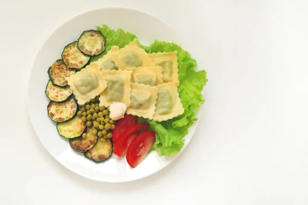 Assiette Végétalienne Avec Délicieux Raviolis Légumes — Photo