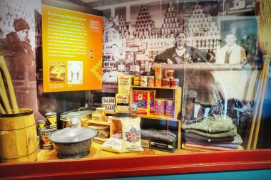 Alberta, Kanada - 22 Ağustos 2023. Alberta 'nın Ukrayna Kültür Mirası Köyündeki Vintage Benzin İstasyonu