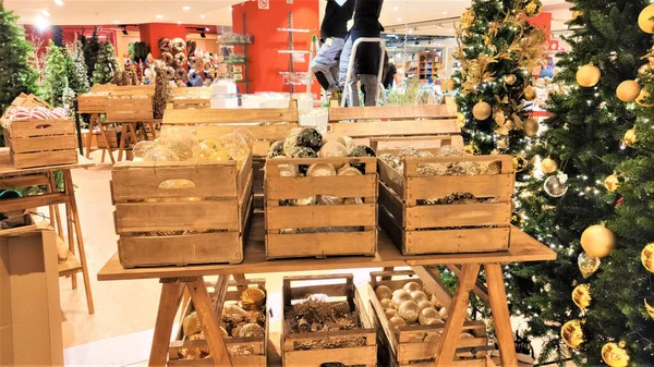 Loja Natal Compras Seleção Decorações Natal Cestas Supermercado Com Produtos — Fotografia de Stock