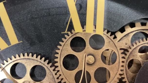 Close Old Golden Gears Turning Working Mechanism Clock Hand Shows — Stock Video