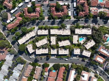 Carlsbad, North County San Diego, Kaliforniya 'daki orta sınıf mahallesinin hava manzarası, ABD.