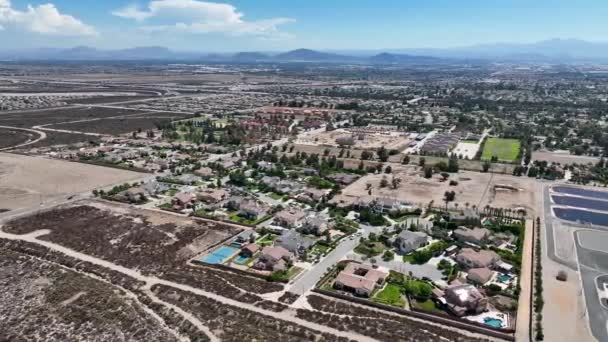 Αεροφωτογραφία Του Rancho Cucamonga Που Βρίσκεται Νότια Από Τους Πρόποδες — Αρχείο Βίντεο