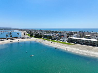 San Diego, California 'daki Mission Bay plajının havadan görüntüsü. ABD. Ünlü turizm beldesi