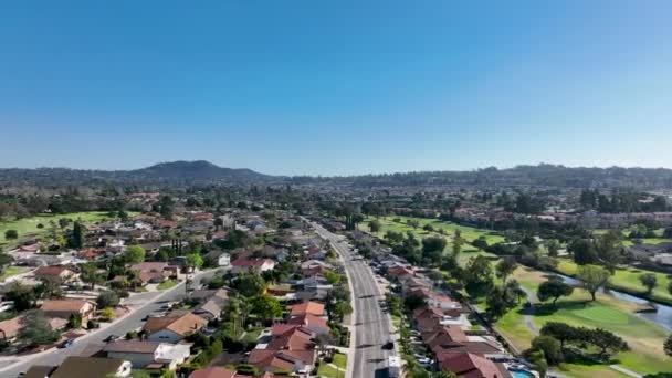 Aerial View Upscale Residential Neighborhood Green Golf South California Usa — Video