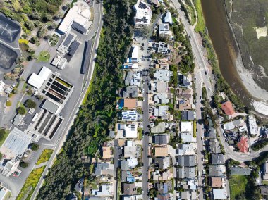 San Diego Güney Kaliforniya 'daki Varlıklı Encinitas kasabasının hava manzarası, ABD. 