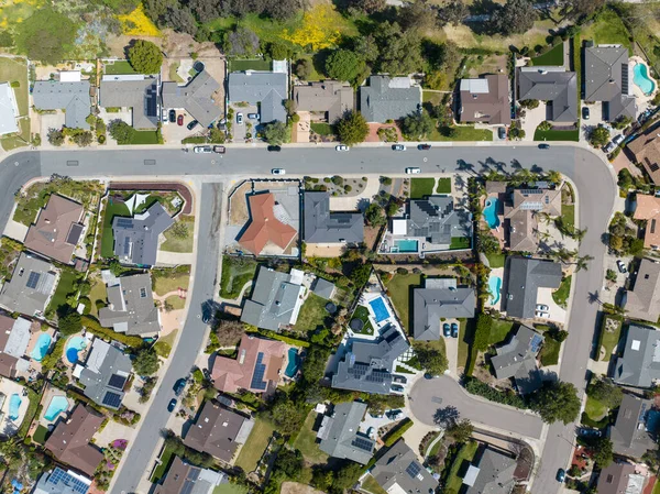 美国加利福尼亚州圣地亚哥市拉梅萨市房屋的空中景观 免版税图库照片