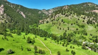 Flatironlar, Boulder, Colorado yakınlarındaki Chautauqua Park 'ta kaya oluşumları. Yüksek kalite 4k görüntü