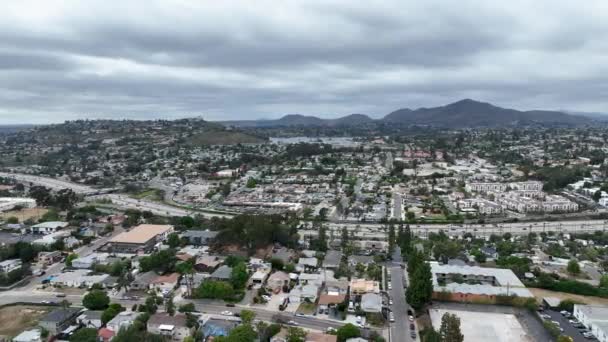 Vista Aérea Casa Con Cielo Gris Mesa City San Diego — Vídeos de Stock
