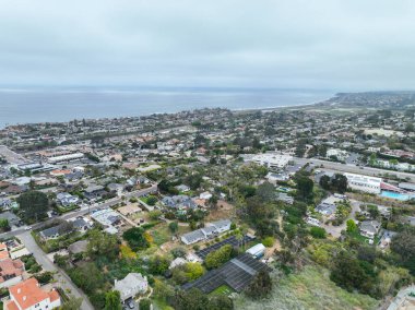 Del Mar kıyı şeridi ve plajının havadan görüntüsü, San Diego County, Kaliforniya, ABD. Pasifik Okyanusu 