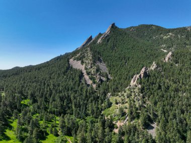 Flatironlar, Boulder, Colorado yakınlarındaki Chautauqua Park 'ta kaya oluşumları. Yüksek kalite 4k görüntü