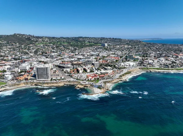 San Diego California 'daki La Jolla koyunun ve plajın havadan görüntüsü. ABD 'de seyahat hedefi