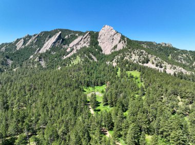 Flatironlar, Boulder, Colorado yakınlarındaki Chautauqua Park 'ta kaya oluşumları. Yüksek kalite 4k görüntü