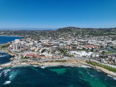 San Diego California 'daki La Jolla koyunun ve plajın havadan görüntüsü. ABD 'de seyahat hedefi