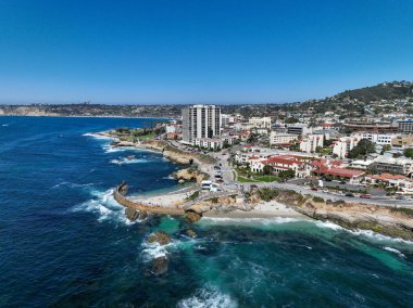 San Diego California 'daki La Jolla koyunun ve plajın havadan görüntüsü. ABD 'de seyahat hedefi