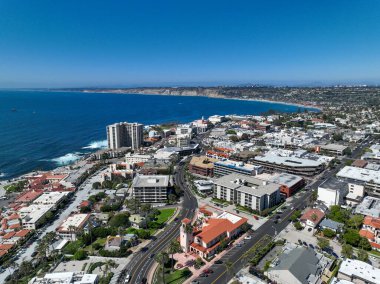 San Diego California 'daki La Jolla kasabasının ve plajının havadan görüntüsü. ABD 'de seyahat hedefi