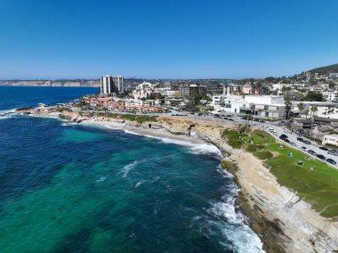 San Diego California 'daki La Jolla koyunun ve plajın havadan görüntüsü. ABD 'de seyahat hedefi