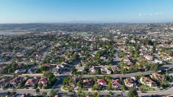 Εναέρια Άποψη Των Σπιτιών Στο Vista Carlsbad Στη Βόρεια Κομητεία — Αρχείο Βίντεο