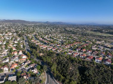 Vista 'daki evlerin havadan görüntüsü, Carlsbad, San Diego, California' nın North County 'sinde. ABD