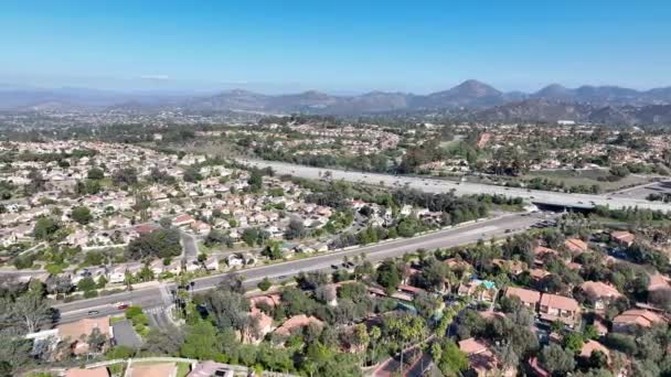 加州圣地亚哥县Rancho Bernardo住宅区的空中景观 — 图库视频影像
