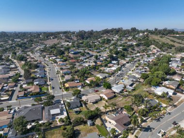 San Diego, Kaliforniya 'daki Oceanside kasabasındaki evlerin hava manzarası. ABD.