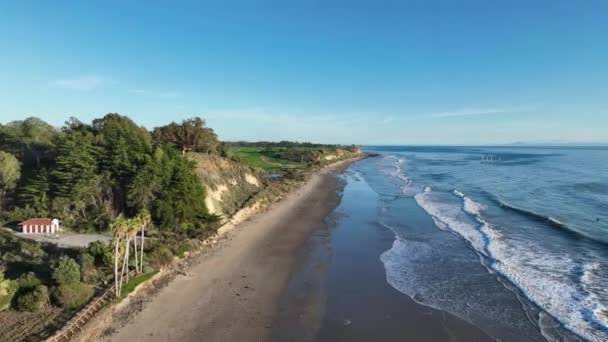 Luchtfoto Van Klif Het Strand Met Oceaan Santa Barbara California — Stockvideo