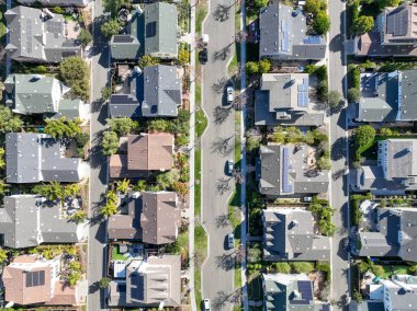 ABD 'nin Güney Kaliforniya' nın Carlsbad kentindeki büyük ölçekli villanın havadan görüntüsü. Yüksek kalite 4k görüntü